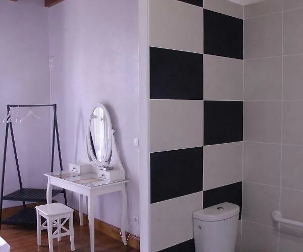 Gite La Pruneloise Semesterbostad Lafitte-sur-Lot